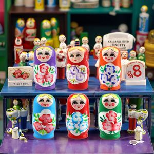 Poupées gigognes russes Matryoshka à cinq couches, peintes à la main, ornements russes, jouets artisanaux en bois, vente en gros, attraction touristique - Product Image 2