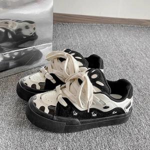 Zapatillas Blancas de Plataforma Estilo K, Diseño Clásico y Versátil, Calzado Deportivo Informal y Cómodo para Estudiantes - Product Image 1