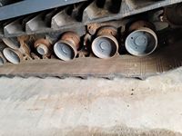 Une petite moissonneuse agricole multifonctionnelle et à haut rendement, adaptée à la récolte de cultures telles que le blé, le maïs et le riz.