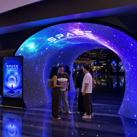 Panneau LED flexible d'intérieur personnalisé P1.86 pour mur vidéo de plafond incurvé dans les magasins de détail, les musées, les hôtels et les centres commerciaux