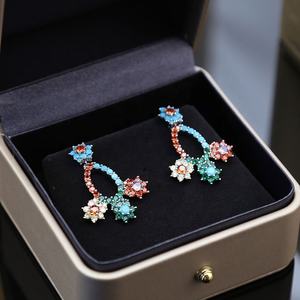 Pendientes de Aguja con Baño de Oro y Cobre, Estilo Europeo Americano, Modernos para Mujer, con Circonitas Geométricas en Colores Contrastantes, Regalo - Product Image 2