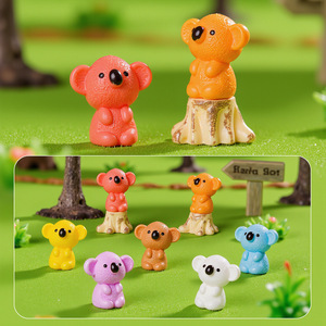 Miniatures en résine colorée Koala, artisanat en résine écologique, ornements de bureau 3D en résine, breloques animales pour sacs, pour la décoration - Product Image 1