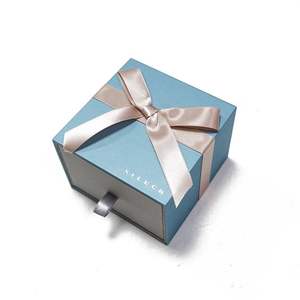 Boîtes à bijoux de luxe en cuir PU de haute qualité à LED Boîte à bagues de mariage Coffrets cadeaux romantiques - Product Image 1