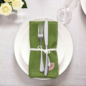 Serviettes <span class=keywords><strong>de</strong></span> <span class=keywords><strong>table</strong></span> brodées vertes, design élégant avec lèvres roses, serviettes en <span class=keywords><strong>tissu</strong></span> avec bordure à motifs, <span class=keywords><strong>tissu</strong></span> doux et lavable. - Product Image 4