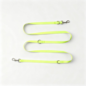 Laisse pour chien en PVC à deux têtes Style de luxe moderne Motif solide Étanche à la mode Accessoire doux pour animaux de compagnie Vente en gros OEM ODM - Product Image 1