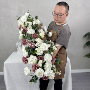 Corredor de flores personalizado al por mayor, arreglo de flores artificiales con enredaderas colgantes para la decoración de la boda - Product Image 6