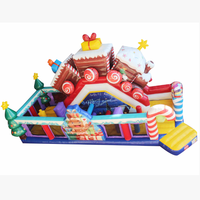 Château gonflable commercial de Noël avec train du Père Noël, parcours d'obstacles et figurines d'action anime, idéal pour la location promotionnelle et les fêtes