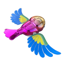 Ornement Adhésif Amusant pour Voiture et Moto : Oiseau Volant Simulé avec Ailes Mobiles et Oscillantes, en ABS, Rouge/Bleu, pour un Effet Rafraîchissant