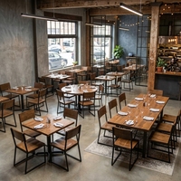 Chaise de salle à manger vintage industrielle pour restaurant commercial, robuste, avec structure en métal noir et assise en bois, empilable, pour café et bistrot