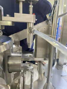 Machine de remplissage de seringues en plastique, machine de remplissage de gel anti-cafards, machine de remplissage vétérinaire - Product Image 4