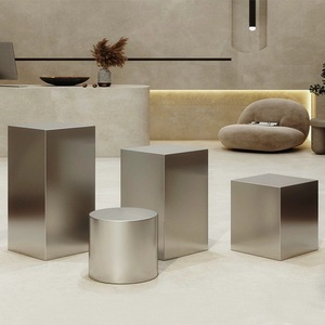 ชั้นวางรองเท้าและกระเป๋าสแตนเลสสำหรับร้านขายเสื้อผ้า: แท่นวางกลางและแท่นวางสำหรับร้านค้าของผู้ซื้อ - Product Image 1