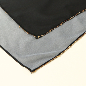 Nouveauté perles tête scintillante chaînes haute qualité femmes dégradé <span class=keywords><strong>en</strong></span> <span class=keywords><strong>mousseline</strong></span> <span class=keywords><strong>de</strong></span> <span class=keywords><strong>soie</strong></span> musulman Hijab <span class=keywords><strong>en</strong></span> <span class=keywords><strong>mousseline</strong></span> <span class=keywords><strong>de</strong></span> <span class=keywords><strong>soie</strong></span> unie avec chaîne châle 180*70cm - Product Image 5