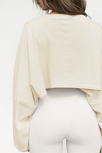 Oversized dames t-shirt met lage schouderlijn, custom bedrukking, biologisch katoen, lange mouwen, ronde hals, cropped top, sweatshirt - Product Image 3