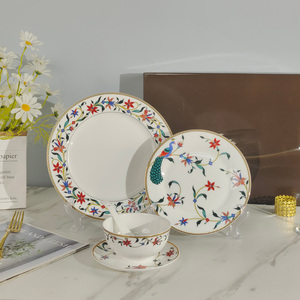 Ensemble de 5 assiettes et bols en porcelaine à motifs de fleurs de paon - Product Image 5