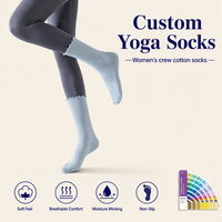 Chaussettes de yoga en tricot personnalisées avec logo OEM de haute qualité pour femmes, chaussettes antidérapantes en coton respirant pour l'entraînement au Pilates en studio