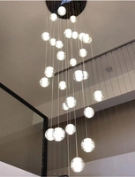 Luminaires suspendus d'escalier personnalisés Grand foyer d'hôtel Lustre boule de verre en cristal de luxe à double hauteur
