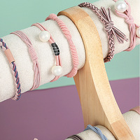 Présentoir à bijoux en gros Organisateur de bracelet en épingle à cheveux à deux couches Barre en T en cuir Bracelet en bois Montre Porte-bijoux pour spectacle