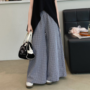 Ensemble 2 pièces tendance pour adolescentes 2026 : Haut asymétrique sans manches noir + Pantalon large à carreaux - Product Image 6