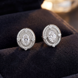 Pendientes Etro Ovalados con Halo, Detalle Radial Cepillado y Milgrain, Brillantes, para Bodas, Banquetes y Eventos Formales - Product Image 1