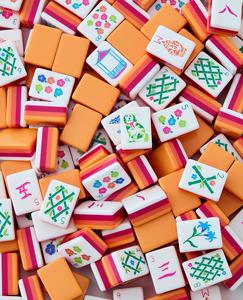 Fichas de Mahjong Americanas de Acrílico Naranja de 4 Capas de Primera Calidad, Diseño Moderno y Lujoso, Ideal para Entusiastas de Casinos y Póker - Product Image 3