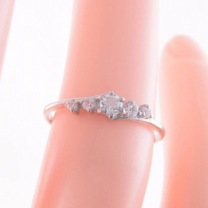 Anello geometrico impilabile minimalista per donna, elegante gioiello alla moda da indossare tutti i giorni - Product Image 3