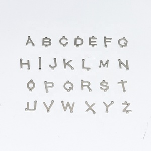 Collar con inicial lateral para mujer, colgante de acero inoxidable chapado en oro de 18k con letra grande y monograma con nombre - Product Image 5