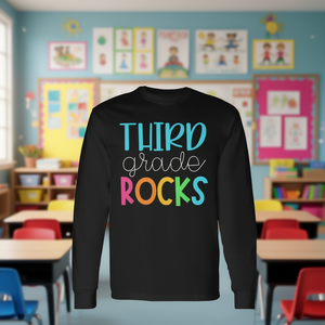 Maglietta a maniche lunghe Third Grade Rocks per l'equipaggio degli insegnanti - Product Image 3