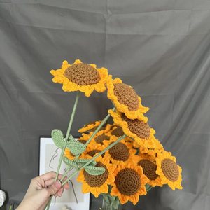 Ramo de Girasoles Tejido a Mano con Flores de Lana Personalizado para Graduación 2025 - Product Image 4