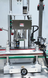 Nouveau moteur servo développé contrôle de couple chargement de bouchon automatique en appuyant sur quatre roues vis capsuleuse linéaire bouteille capsuleuse - Product Image 4