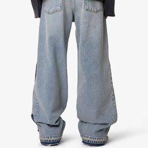 Pantalon en denim 100% coton, coupe évasée, bleu moyen délavé, style baggy, avec boutons - Product Image 2