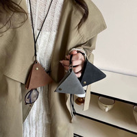 Porte-monnaie triangulaire en cuir PU tendance, mini sac pour écouteurs, étui créatif pour lunettes de soleil et accessoires – Vente flash
