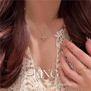Collar con colgante de flor de plata KING, plata de ley S925, chapado en oro, con engaste de garras, regalo para mujer - Product Image 2