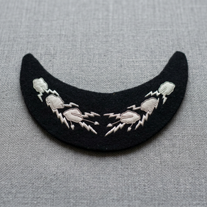 หมวก PEAK VISOR 675 รุ่น Crown สายรัดถักสีทอง ปีกหมวกสีดำ ปักตราสัญลักษณ์ปีกนก หมวกนักบิน - Product Image 1