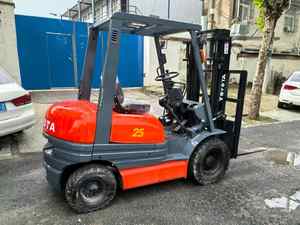 Chariot élévateur Toyota d'occasion fabriqué au Japon Capacité de levage diesel 2.5 tonnes 2,5 tonnes Prix bas à vendre - Product Image 3
