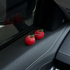 Ornamen Mobil Apple dengan Daun Hijau Dekorasi Dasbor Lucu untuk Perjalanan Aman Hadiah Aksesoris Interior Mobil Unik untuk Wanita - Product Image 1