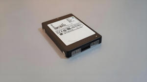 PM893 MZ7L37T6HBLA-00A07 7,68 To SSD interne 3,0 2,5 pouces haute performance pour serveur, stockage d'entreprise, lecture 550 Mo/s - Product Image 4