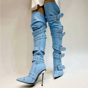 Bottes cuissardes argentées à talon, avec grande boucle, rivets métalliques, style long au-dessus du genou, tendance et sexy - Product Image 4