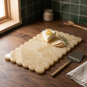 Planche à découper en résine avec poignée pour servir, idéale pour la cuisine, la pizza, le pain, le fromage, les charcuteries, les fruits et les légumes - Product Image 1