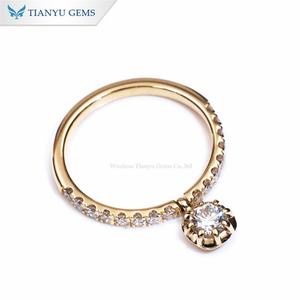 Tianyu Gems 4,2mm Round Lab Diamond DEF VS1 14K Anillo de compromiso de oro amarillo para mujer - Product Image 1