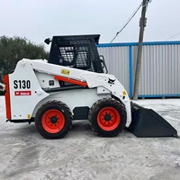 Chargeuse compacte sur pneus Bobcat S130 d'occasion, capacité nominale de 2,4 tonnes (1300 lb), godet de 60 pouces, faible nombre d'heures de fonctionnement, pour la construction