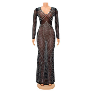 Vestido Largo Chunya 6782 H con Tirantes Espagueti y Lentejuelas Coloridas para Eventos Nocturnos - Product Image 5