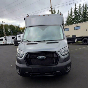 Autocaravana Ford Gris, Remolque de Viaje Estilo Moderno, Vehículo Clase C, Camper, Caravana en Venta a Bajo Precio - Product Image 1