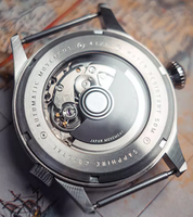 Montres mécaniques en acier pour hommes, design d'usine et personnalisation par lots, avec affichage 24 heures GMT, calendrier similaire et luminescence, pour marque privée