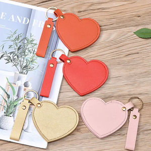 Porte-clés en cuir PU en forme de cœur avec logo personnalisé, miroir de poche portable pour sac à main, idéal pour les voyages - Product Image 1