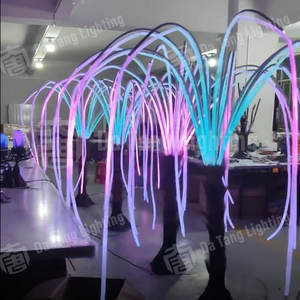 Luz decorativa LED con diseño de árbol de la vida y efecto de cambio de color para decoración de jardines y paisajes al aire libre. - Product Image 3