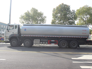 Camion de transport de liquides Sinotruk HOWO 26CBM SCS5313TGYZZ6 - Product Image 4