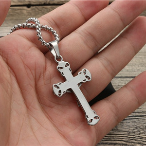Collar con colgante de cruz de acero inoxidable yunnique para hombres con figura de Jesús e inscripción INRI, regalo de joyería de moda - Product Image 2