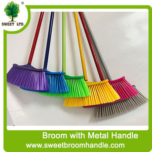 Brosse à balai en plastique à poils droits en fibres douces avec manche en métal pour jardin - Product Image 4