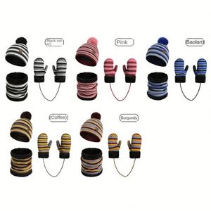 Vente en gros d'usine, bonnet, écharpe et gants en jacquard pour enfants, rayés, chauds, ensemble de 3 pièces pour l'hiver - Product Image 3