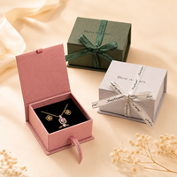 Boîte à bijoux carrée classique Hongfa, personnalisable avec logo, emballage cadeau avec insert en velours pour bague, collier, boucles d'oreilles